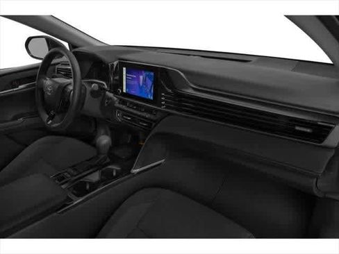 Used 2025 Toyota Camry SE image 11