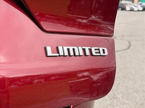 Used 2025 Jeep Grand Cherokee Limited AWD/4WD image 5