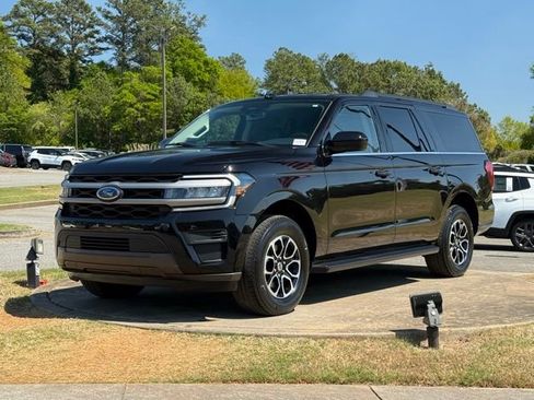 Used 2024 Ford Expedition Max XLT image 3