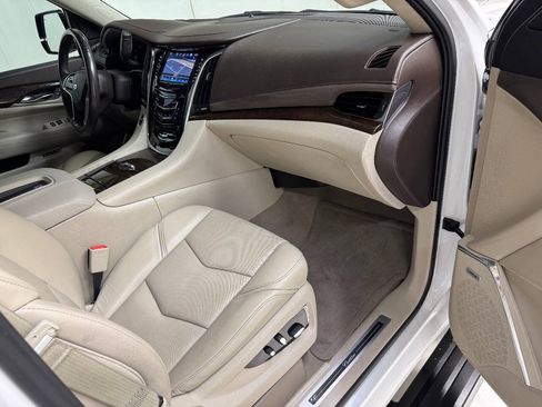 Used 2016 Cadillac Escalade ESV Premium AWD/4WD image 44