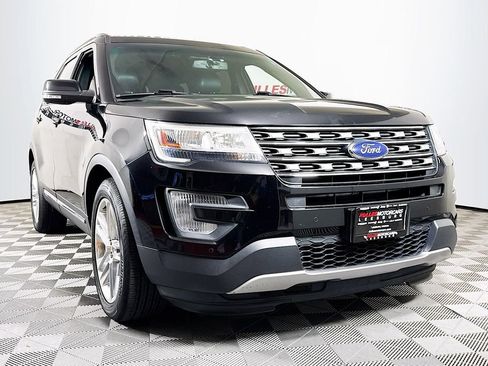 Used 2017 Ford Explorer XLT w/ Equipment Group 202A image 1