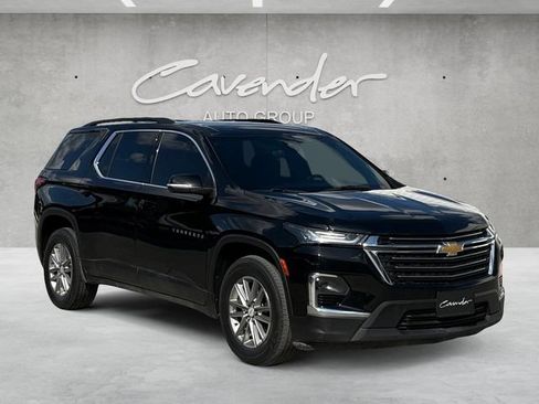 Used 2023 Chevrolet Traverse LT FWD image 2