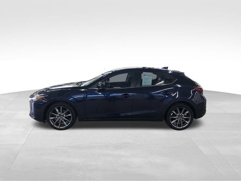 Used 2018 MAZDA MAZDA3 Grand Touring w/ Premium Equipment Package FWD image 3