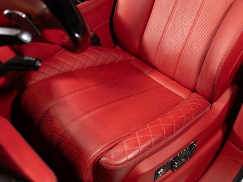 Used 2019 Bentley Bentayga image 22