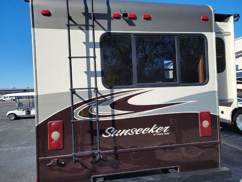 Used 2016 Ford E-450 and Econoline 450 Super Duty w/ Motorhome Prep Package image 5