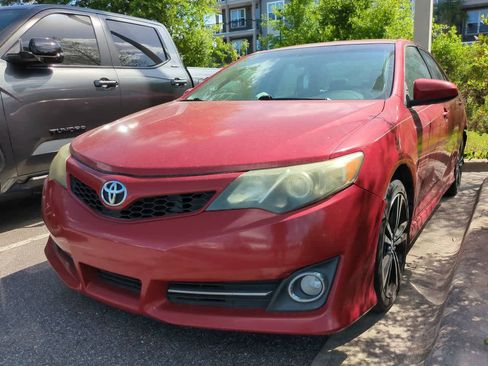 Used 2012 Toyota Camry SE image 2