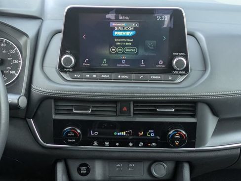 Used 2024 Nissan Rogue SV FWD image 28