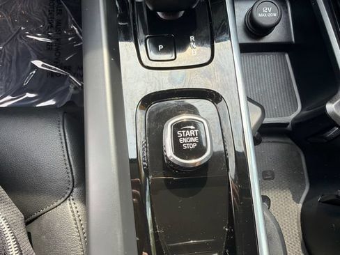 Used 2024 Volvo XC60 B5 Core AWD/4WD image 33