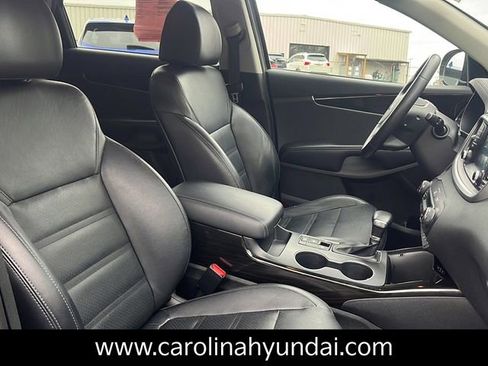 Used 2019 Kia Sorento EX image 11
