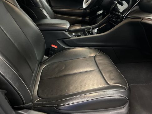 Used 2024 Jeep Grand Cherokee L Limited w/ Luxury Tech Group II image 16