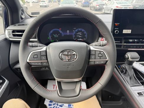 Used 2026 Toyota Sienna XSE AWD/4WD image 9