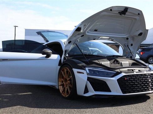 Used 2021 Audi R8 V10 w/ Premium Package image 30
