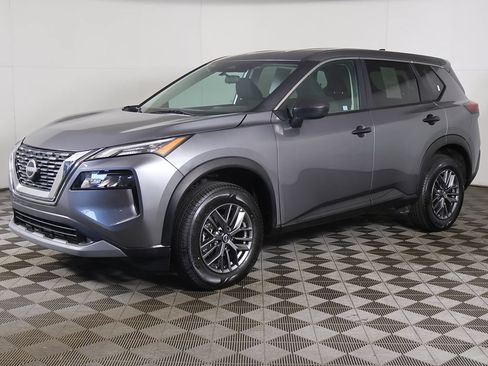 Used 2023 Nissan Rogue S AWD/4WD image 5