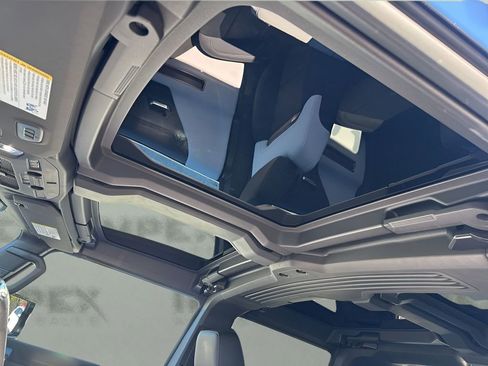 Used 2024 GMC Hummer EV 2X w/ Extreme Off-Road Package image 12