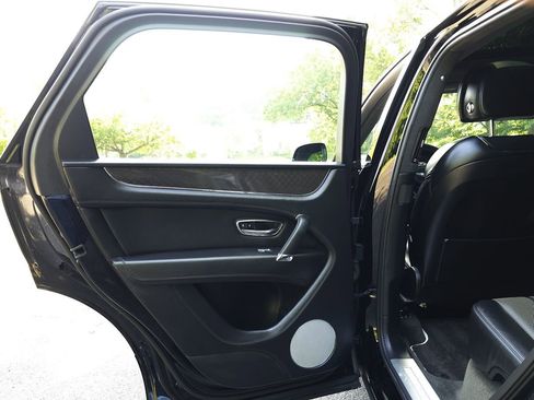 Used 2020 Bentley Bentayga Design Series image 34