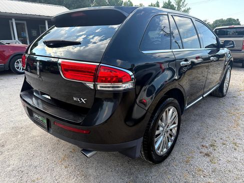 Used 2013 Lincoln MKX FWD image 3