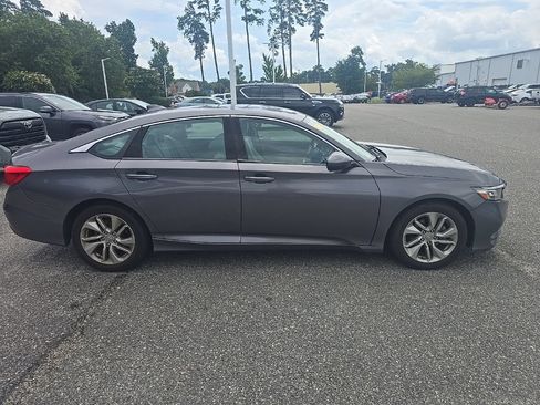 Used 2018 Honda Accord LX image 4