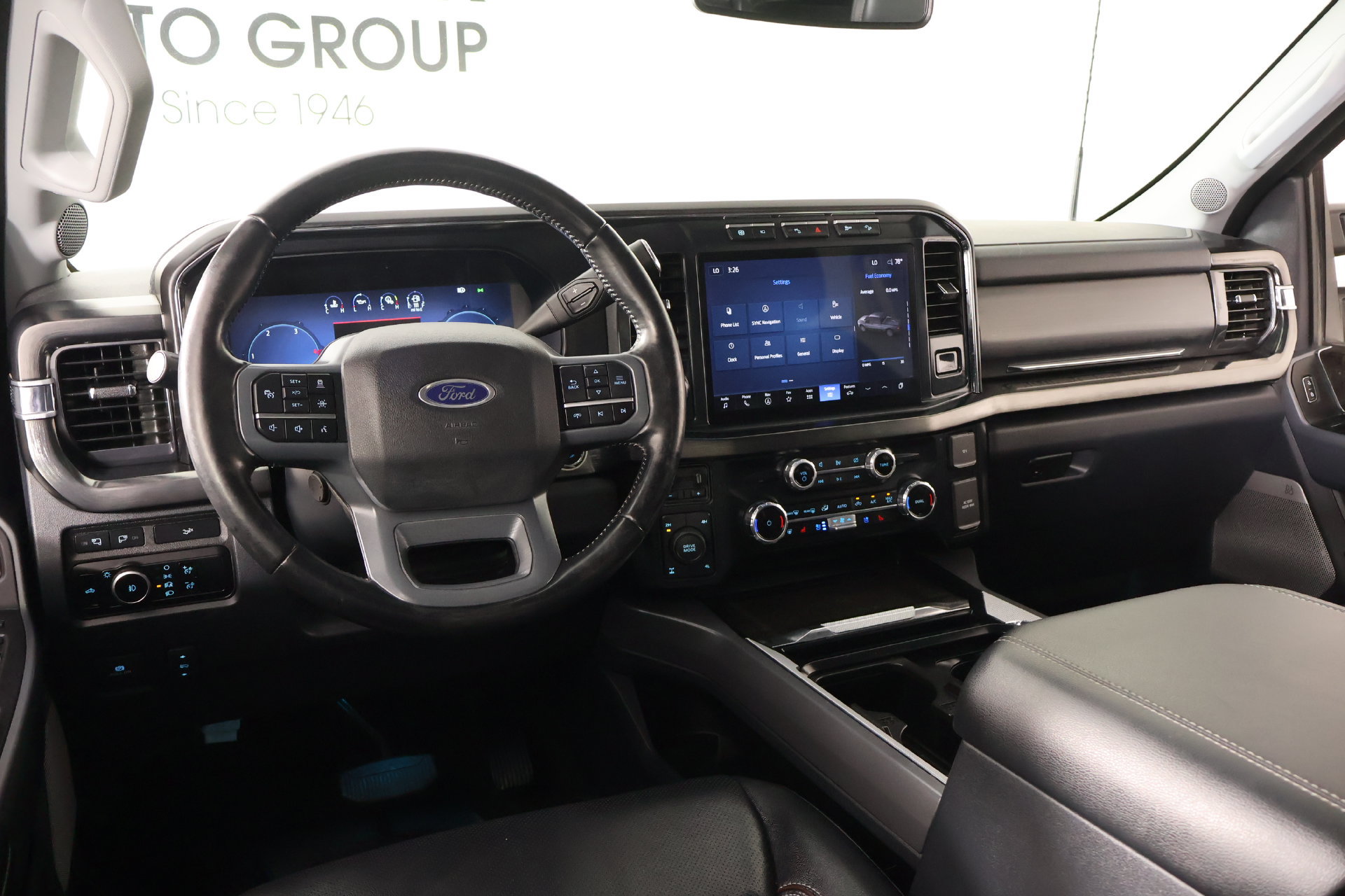 Used 2023 Ford F350 Lariat w/ Tow Technology Package AWD/4WD image 2
