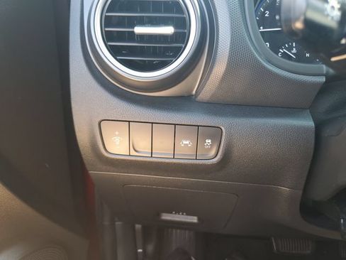 Used 2021 Hyundai Kona SE FWD image 22