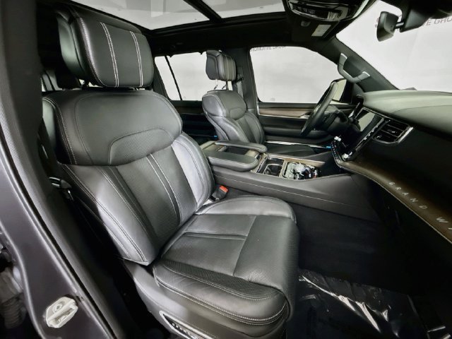 Used 2023 Jeep Grand Wagoneer L 4WD image 29
