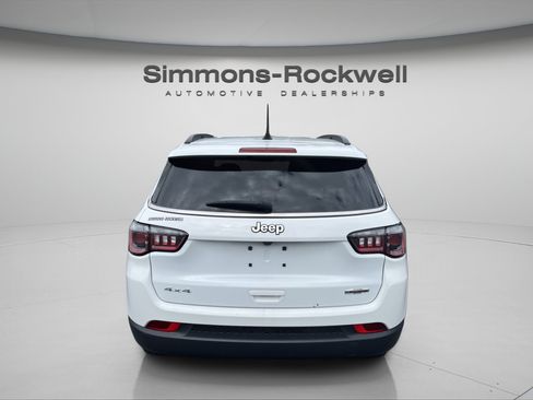 Used 2023 Jeep Compass Latitude AWD/4WD image 4
