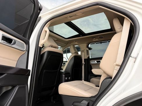 Used 2020 Ford Explorer Limited RWD image 25