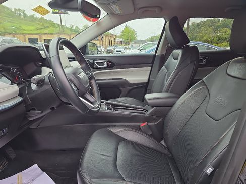 Used 2022 Jeep Compass Limited image 11