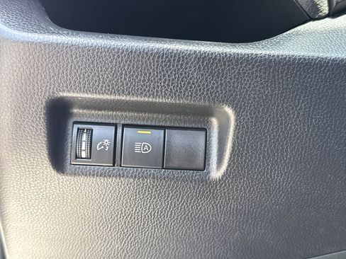 Used 2021 Toyota RAV4 XLE AWD/4WD image 34