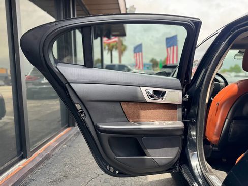 Used 2009 Jaguar XF Premium image 16