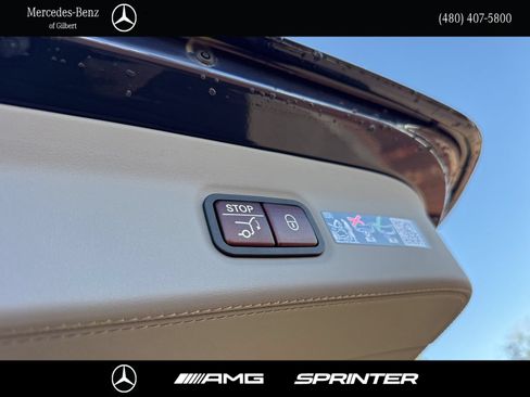 New 2026 Mercedes-Benz Maybach GLS 600 4MATIC image 9