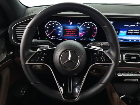 Used 2024 Mercedes-Benz GLS 450 4MATIC image 19