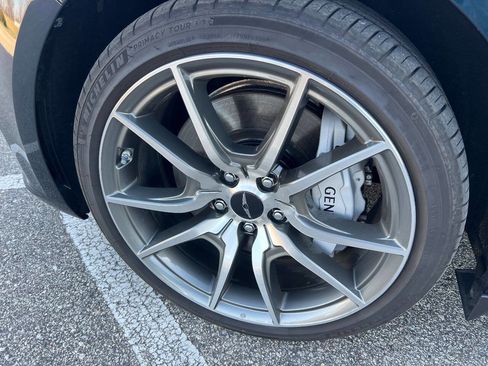 Used 2025 Genesis G70 2.5T image 29