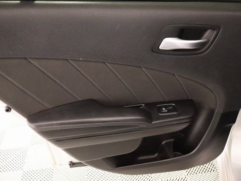 Used 2019 Dodge Charger SXT image 16
