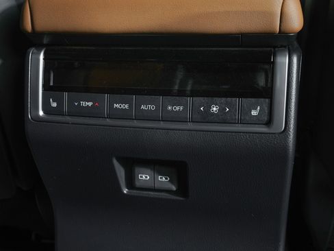 Used 2025 Lexus GX 550 w/ Accessory Package (2T) image 12