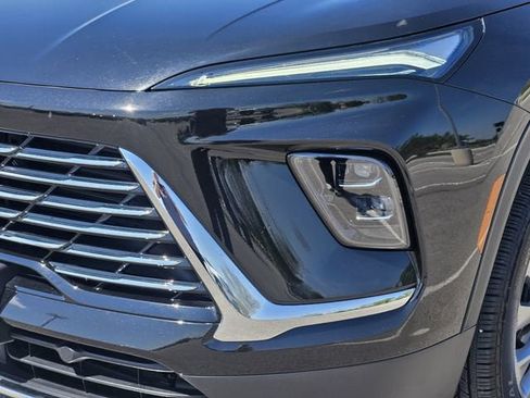 Used 2025 Buick Enclave Preferred FWD image 9