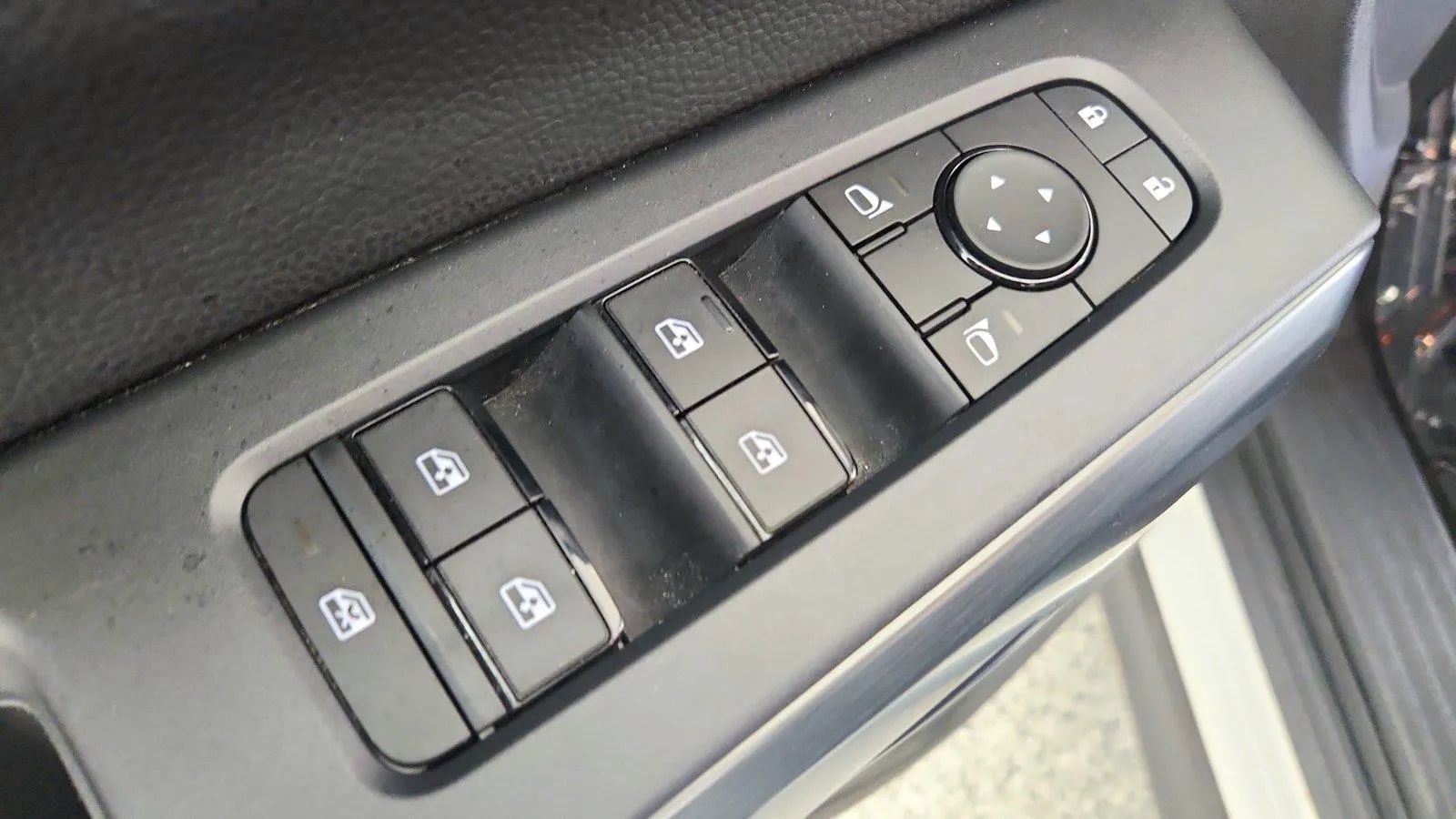 Used 2025 Nissan Pathfinder Rock Creek AWD/4WD image 22