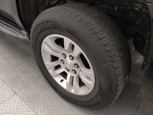 Used 2017 Chevrolet Suburban LT image 31