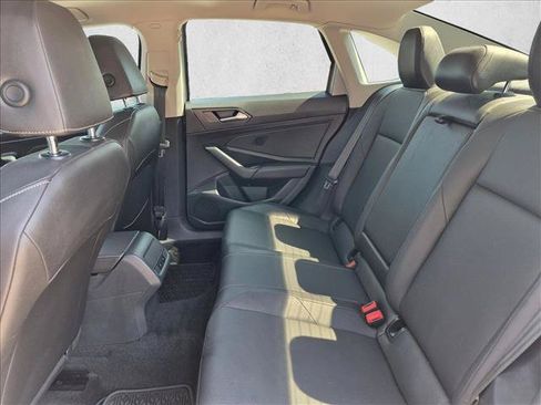 Used 2019 Volkswagen Jetta SEL w/ Cold Weather Package FWD image 18