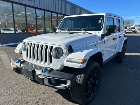 Used 2023 Jeep Wrangler Sahara w/ Cold Weather Group image 12