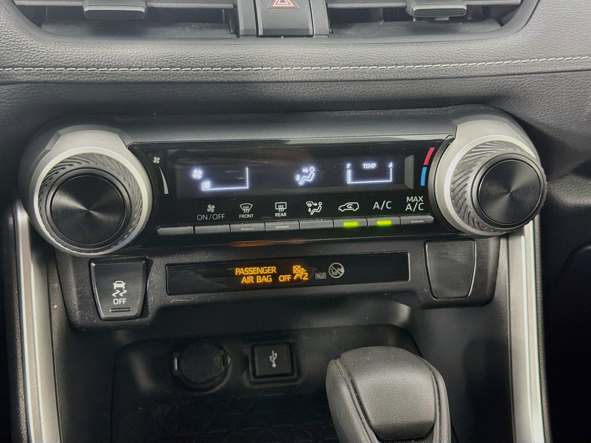 Used 2020 Toyota RAV4 LE w/ Carpet Mat Package FWD image 23