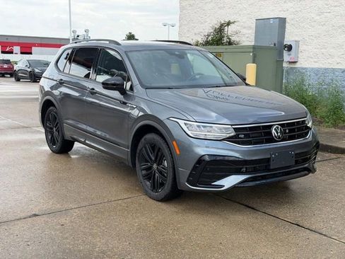 Used 2022 Volkswagen Tiguan SE R-Line FWD image 1