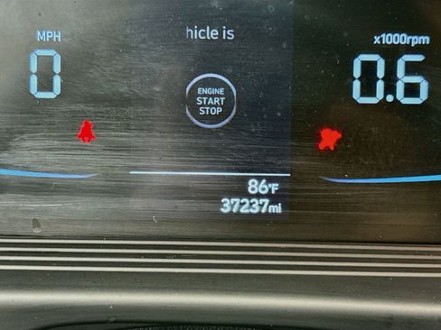 Used 2025 Hyundai Venue SEL FWD image 19
