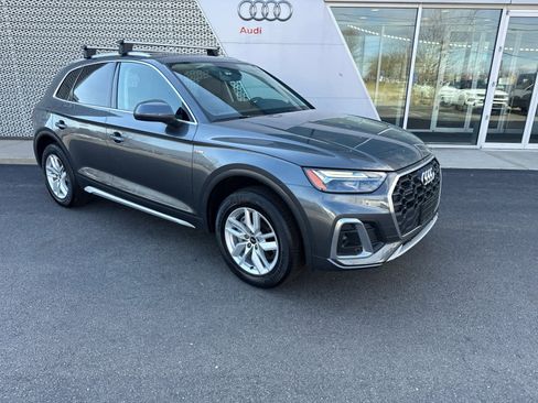 Used 2023 Audi Q5 2.0T Premium w/ Convenience Package image 2