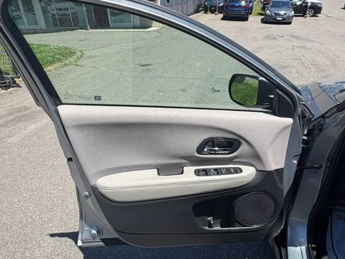 Used 2018 Honda HR-V LX image 9