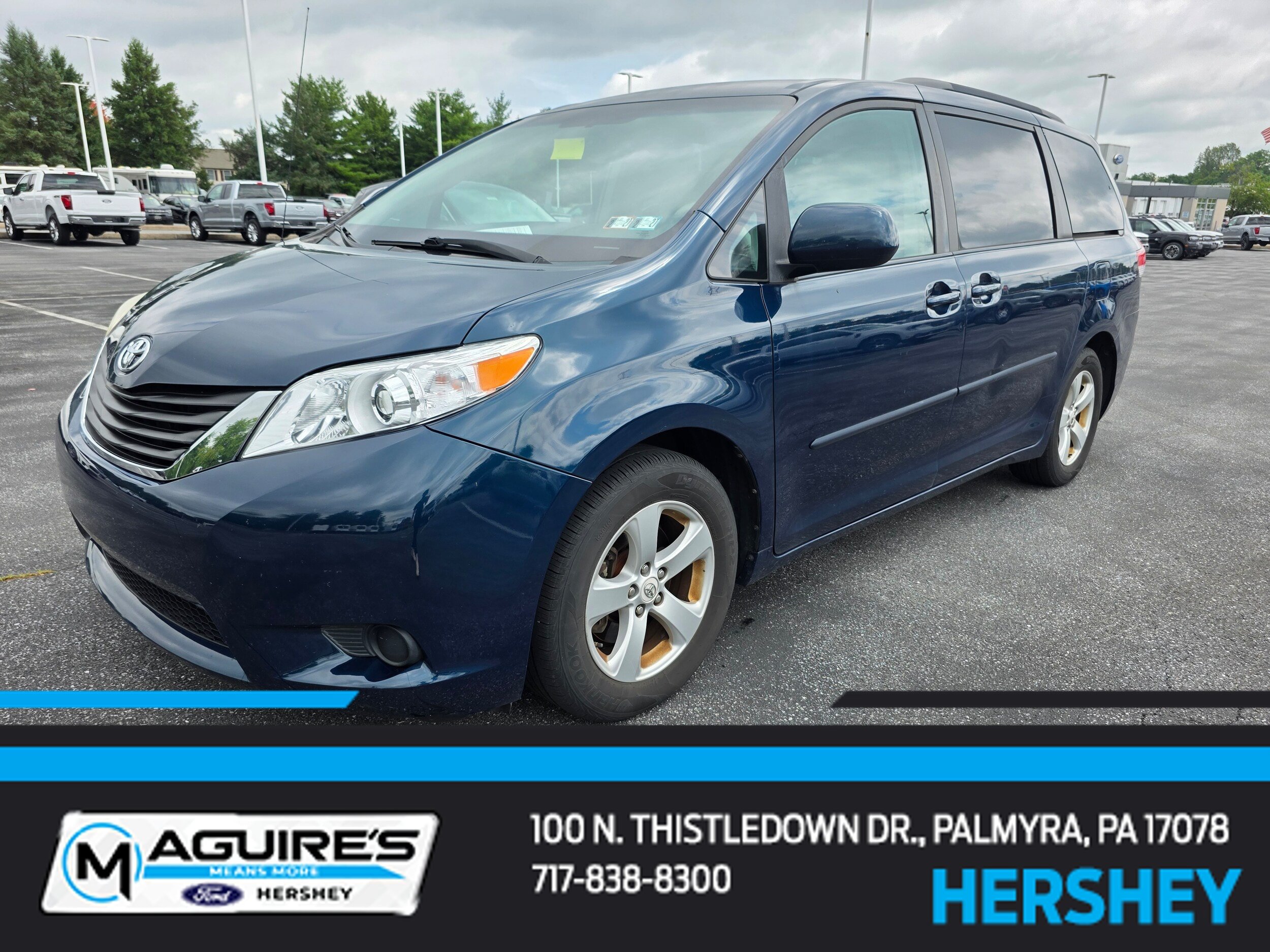 Used 2012 Toyota Sienna LE w/ Towing Pkg FWD image 1