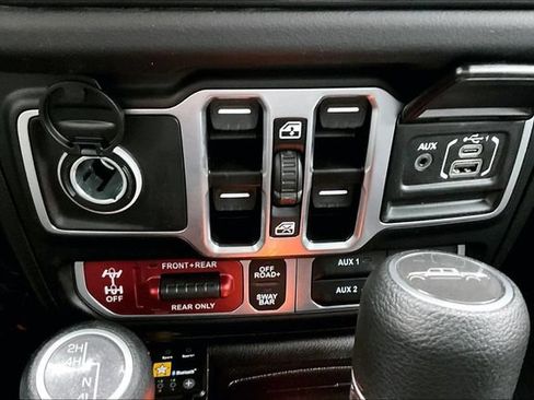 Used 2025 Jeep Gladiator Rubicon w/ Safety Group AWD/4WD image 26