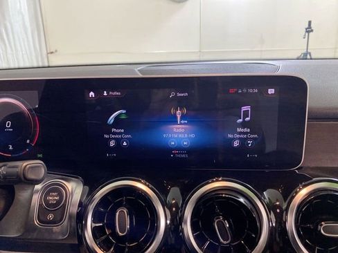 Used 2020 Mercedes-Benz GLB 250 4MATIC image 40