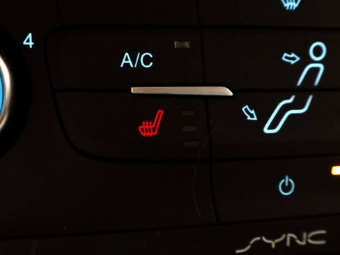 Used 2017 Ford Focus SE w/ Cold Weather Package FWD image 4