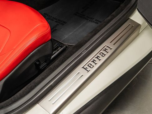 Used 2020 Ferrari Portofino image 30