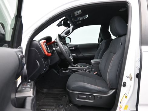 Used 2020 Toyota Tacoma TRD Off-Road image 8